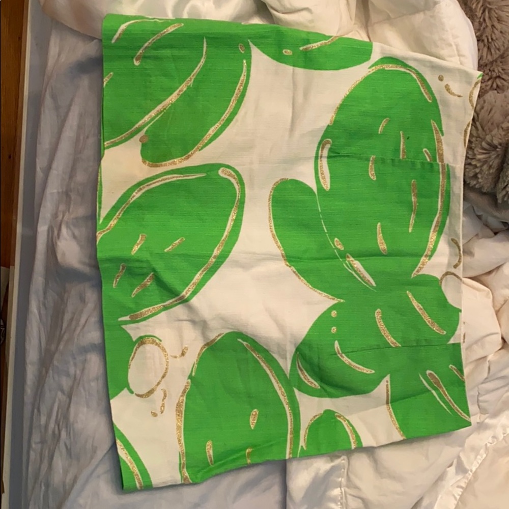 Green patterned mini skirt